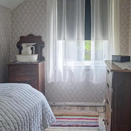4 Bedroom Amazing In Holiday home