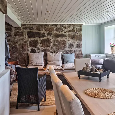 4 Bedroom Amazing In Holiday home *